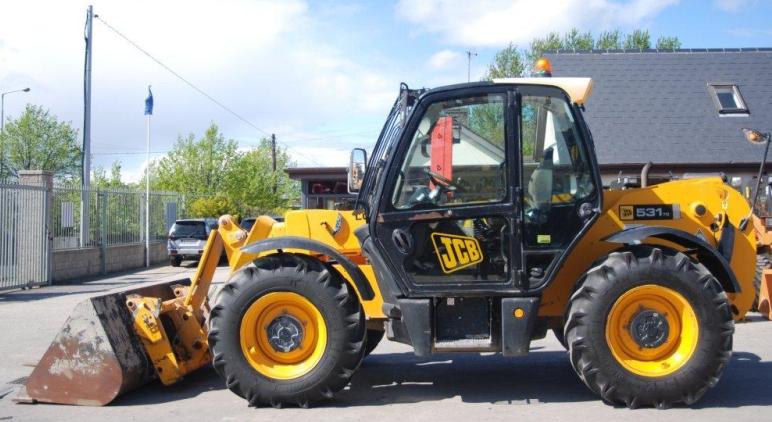 JCB teleszkópos.jpg